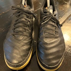 Nike Tiempo Indoor Soccer Shoes Size 11